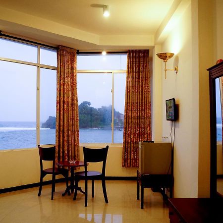 Sayurima Beach Hotel Ahangama Chambre photo