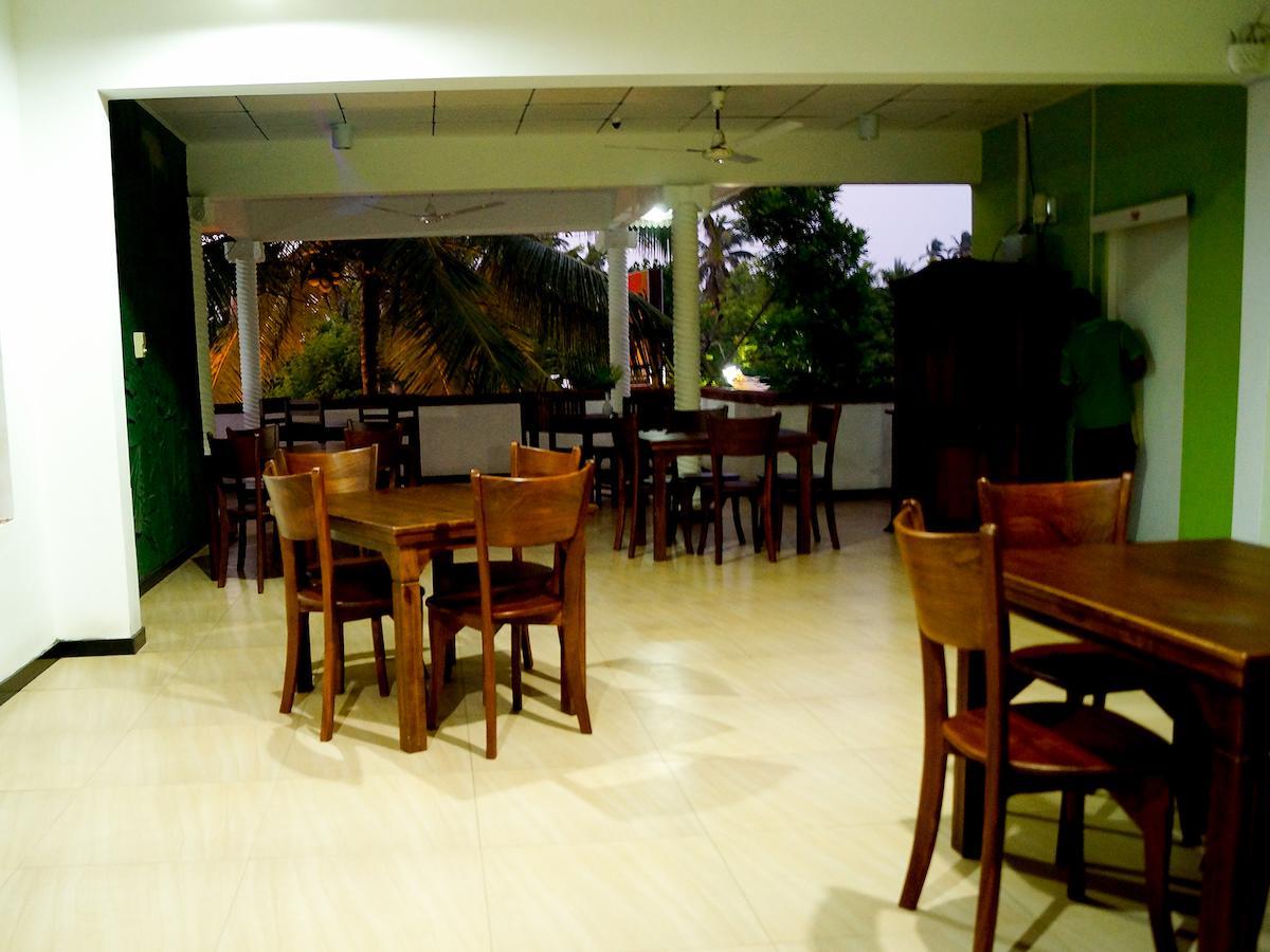 Sayurima Beach Hotel Ahangama Extérieur photo