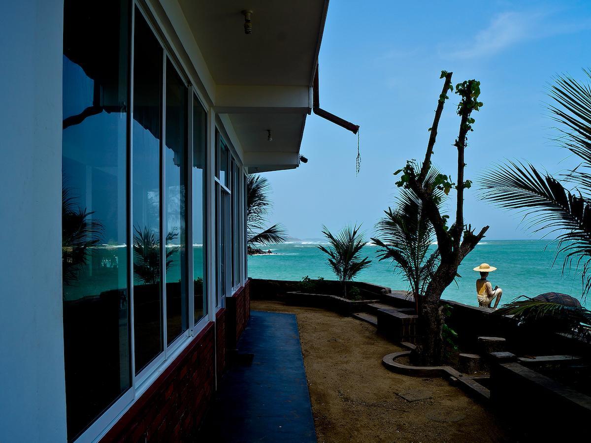 Sayurima Beach Hotel Ahangama Extérieur photo