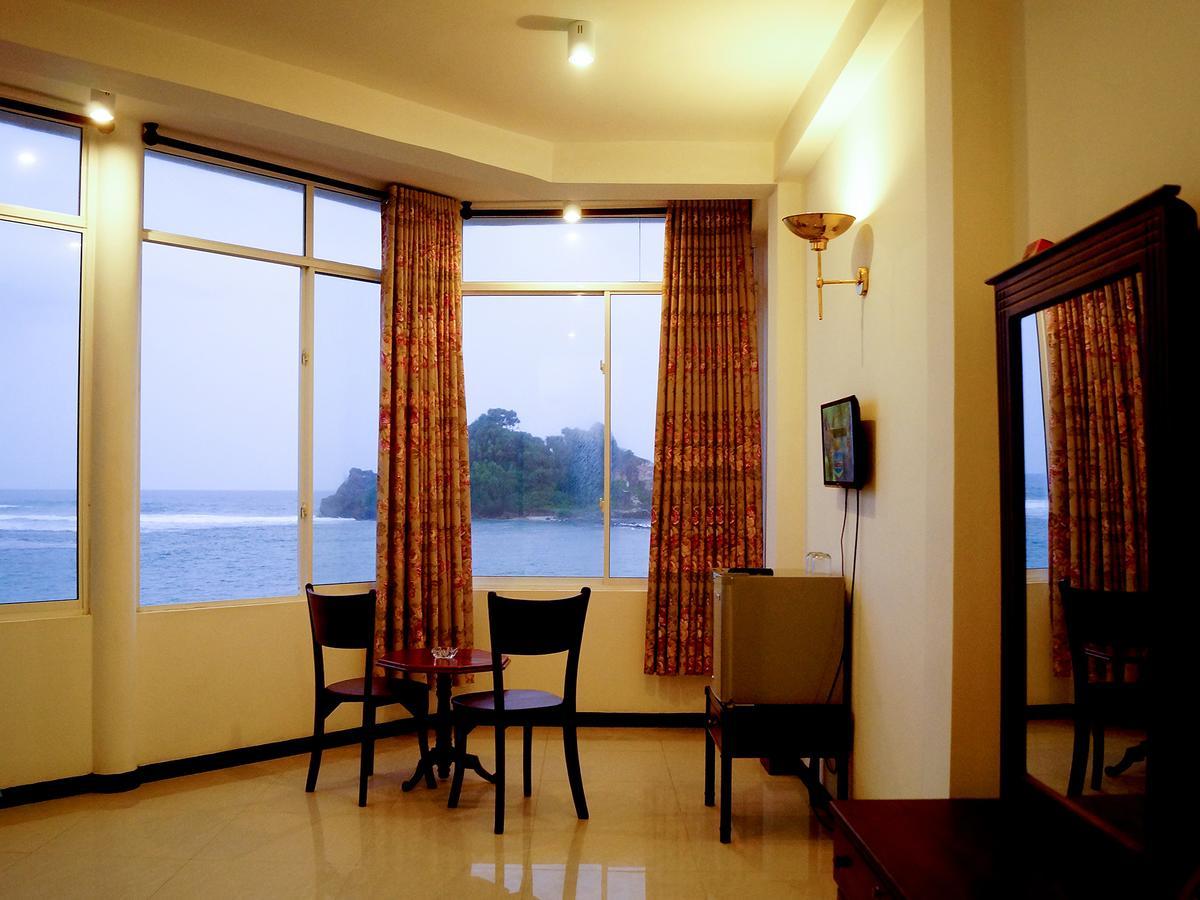 Sayurima Beach Hotel Ahangama Chambre photo