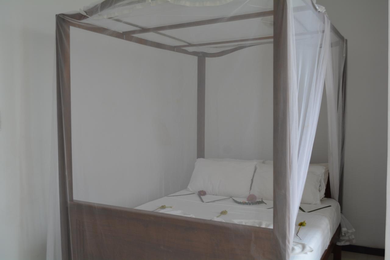 Sayurima Beach Hotel Ahangama Extérieur photo