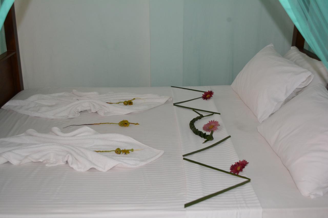 Sayurima Beach Hotel Ahangama Extérieur photo