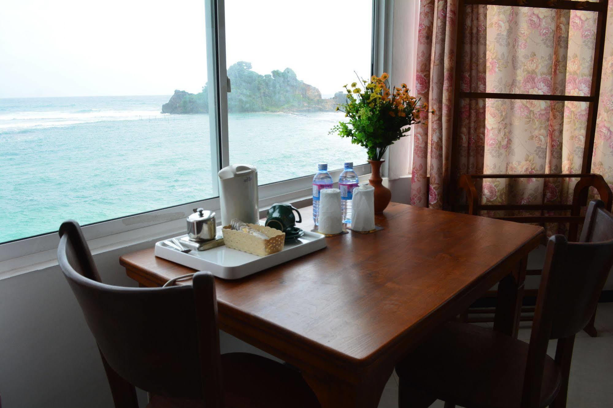 Sayurima Beach Hotel Ahangama Extérieur photo
