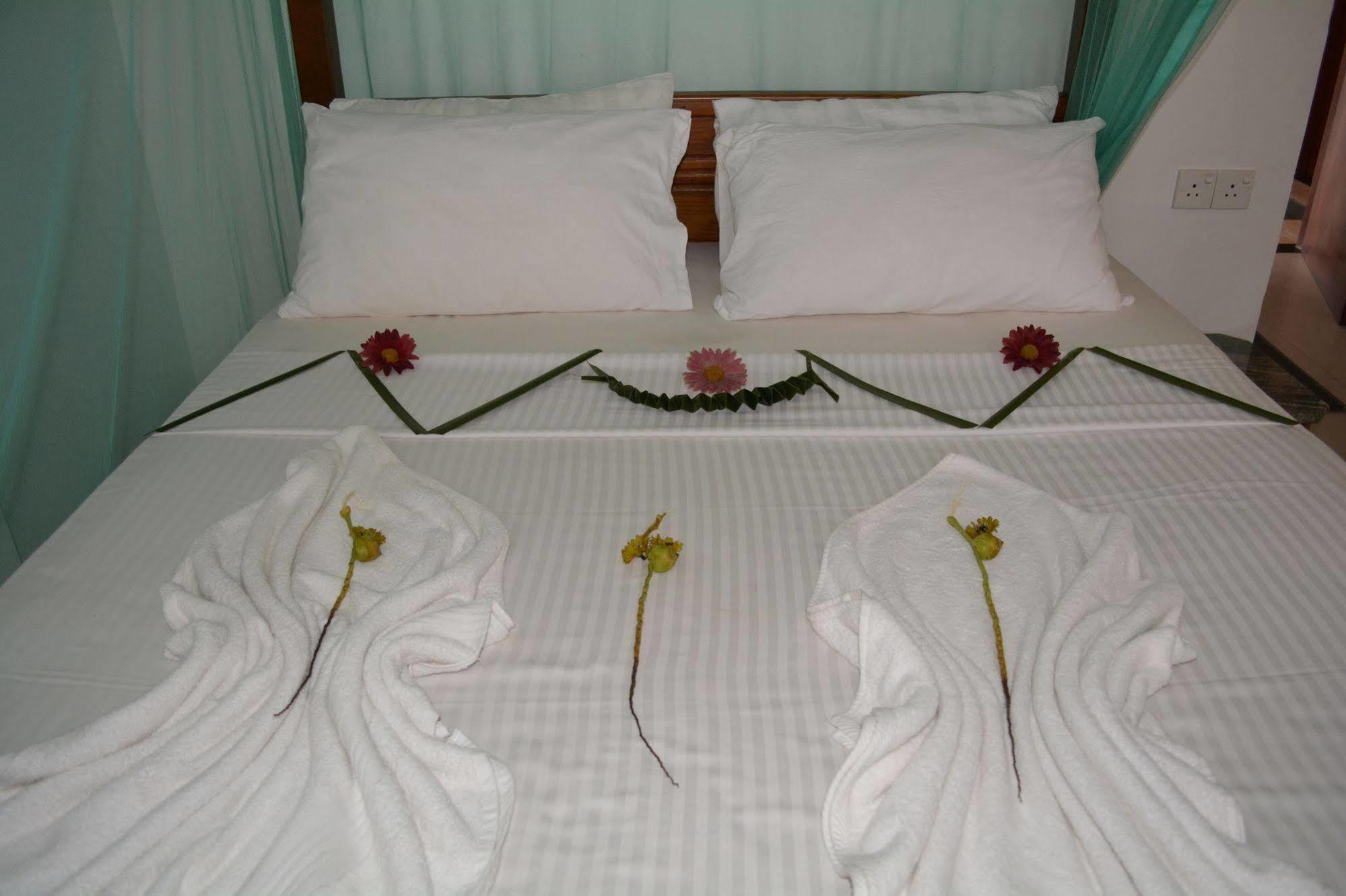 Sayurima Beach Hotel Ahangama Extérieur photo