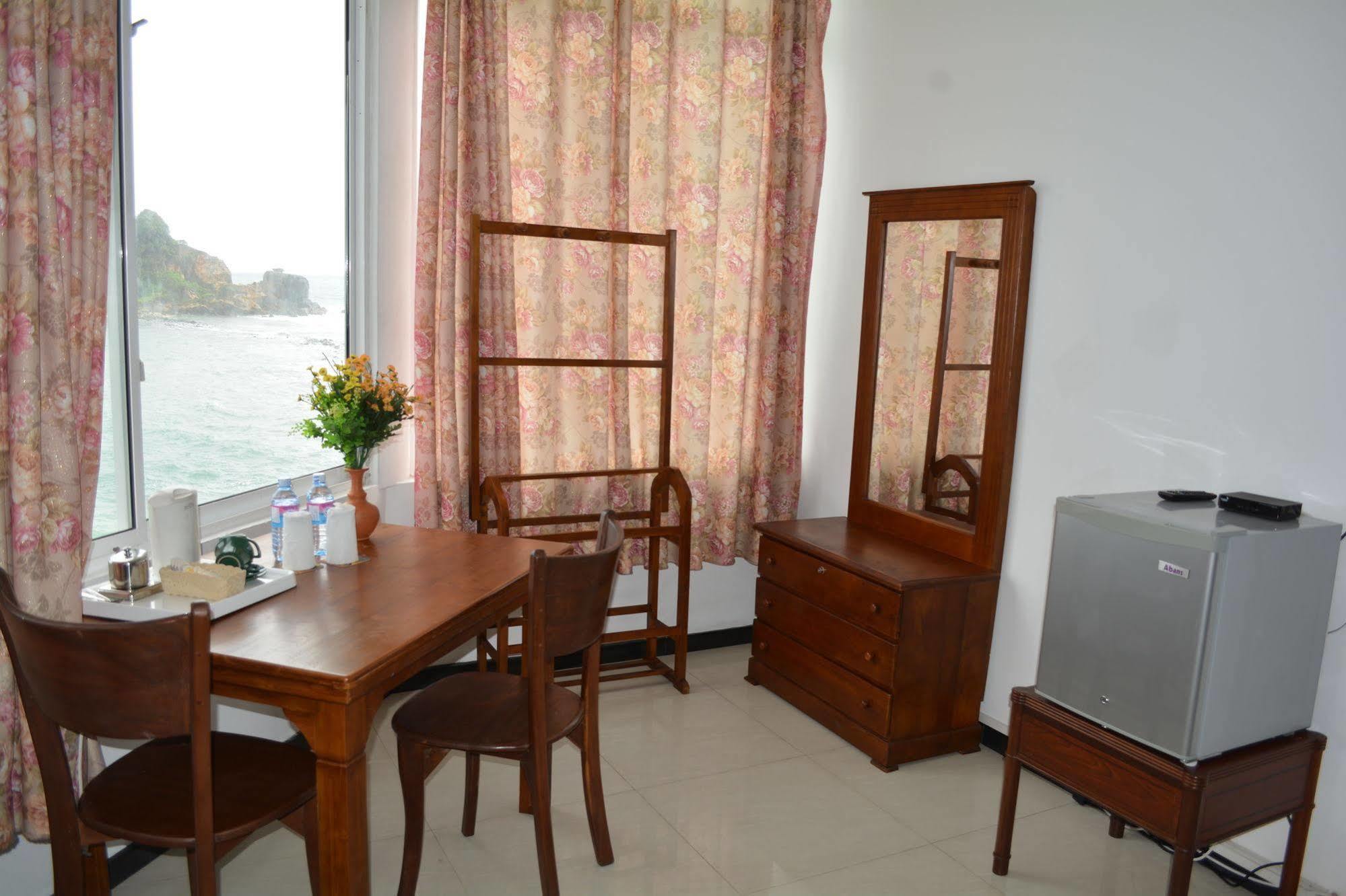 Sayurima Beach Hotel Ahangama Extérieur photo