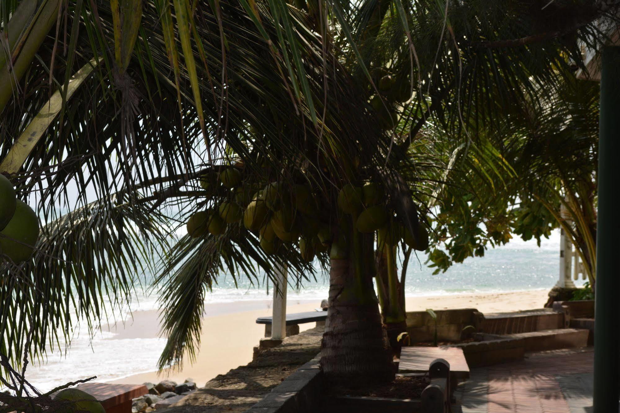 Sayurima Beach Hotel Ahangama Extérieur photo