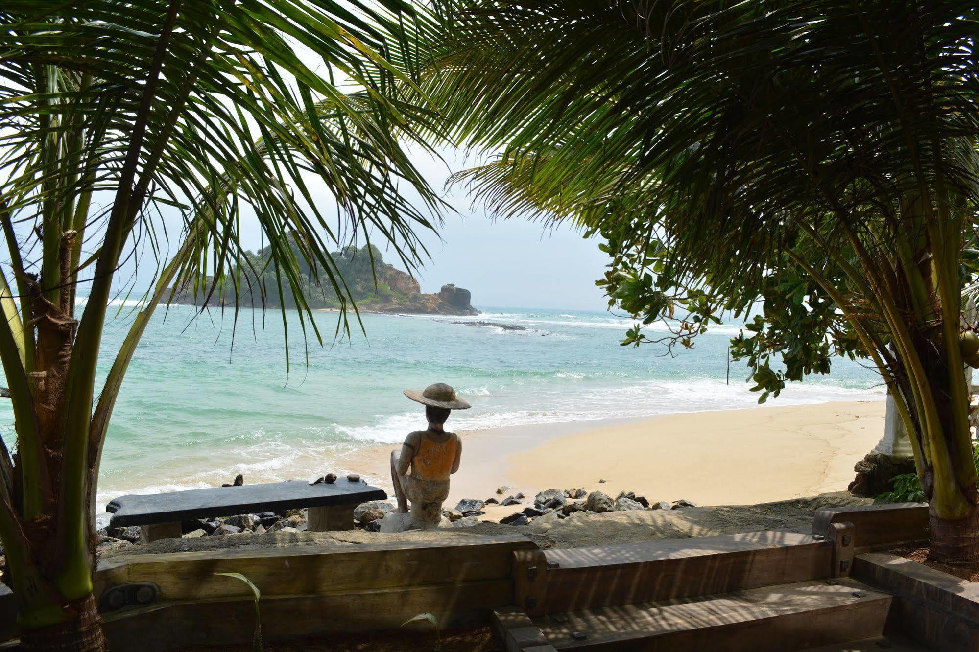 Sayurima Beach Hotel Ahangama Extérieur photo
